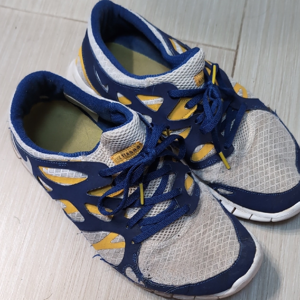 Nike Livestrong Frees Athletic Mesh Sneakers in Navy, Yellow & White